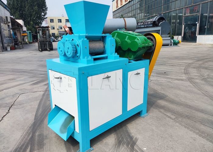 1-5 T/H Ure ปุ๋ย Granulator ซัพพลายเออร์ รอลเลอร์ พรีส Granulator สารผสมปุ๋ย เครื่องทําขาย