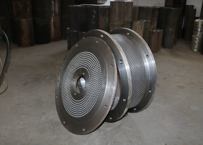 อัตราการปะทะ 95% เครื่องปะทะฝุ่นกราฟิต เครื่องปะทะแหวน Die Granulator 3.5-8mm