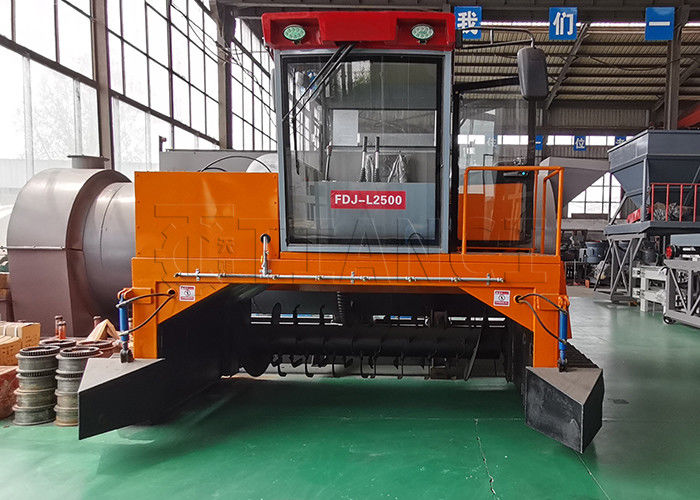 เครื่องทำปุ๋ยหมักแบบอินทรีย์ชนิดสายพานตีนตะขาบสำหรับการย่อยสลายแบบใช้อากาศบนกองดิน