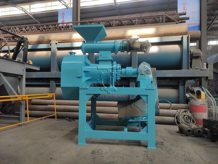 อัตราการปะทะ 95% เครื่องปะทะฝุ่นกราฟิต เครื่องปะทะแหวน Die Granulator 3.5-8mm